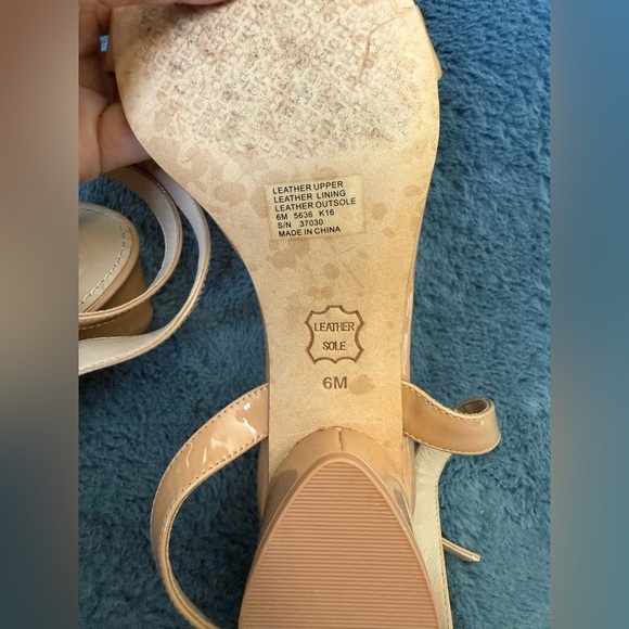 Women’s Tory Burch Nude Strappy Open Toe Block Heels Size 6 GUC Logo Designer - Picture 6 of 7